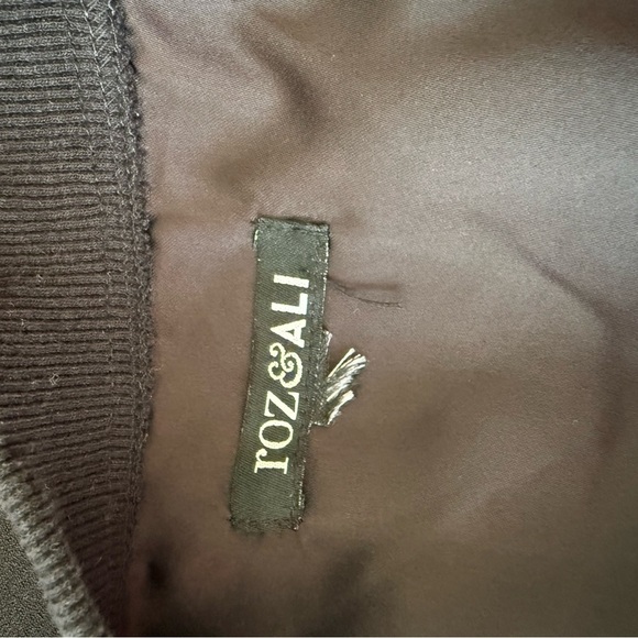 Roz & Ali Black Floral Embroidered Bomber Jacket | Size Large | Chic & Trendy - Picture 4 of 5